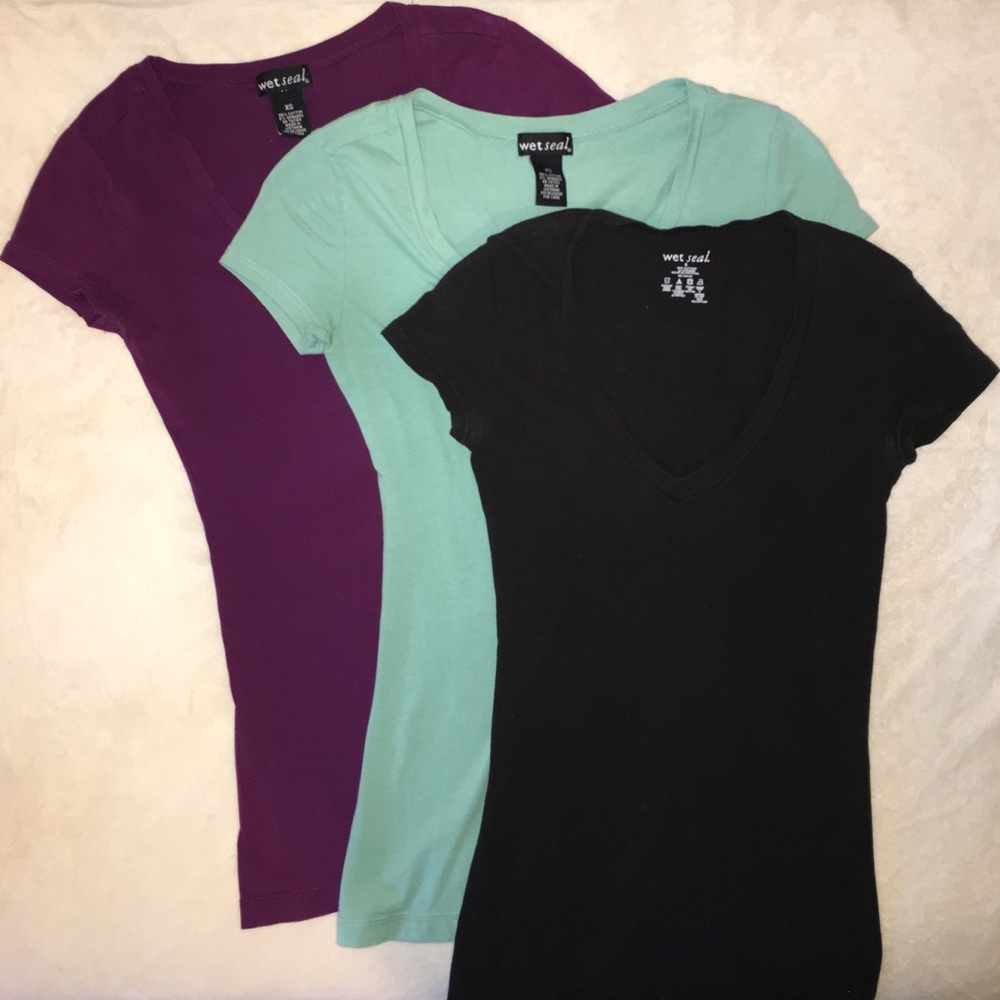 3 V-Neck Form Fitting T-Shirts